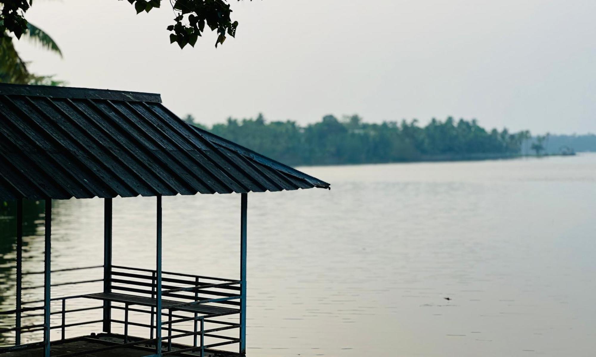 Waterfront By Palmyra Leilighet Kollam Eksteriør bilde